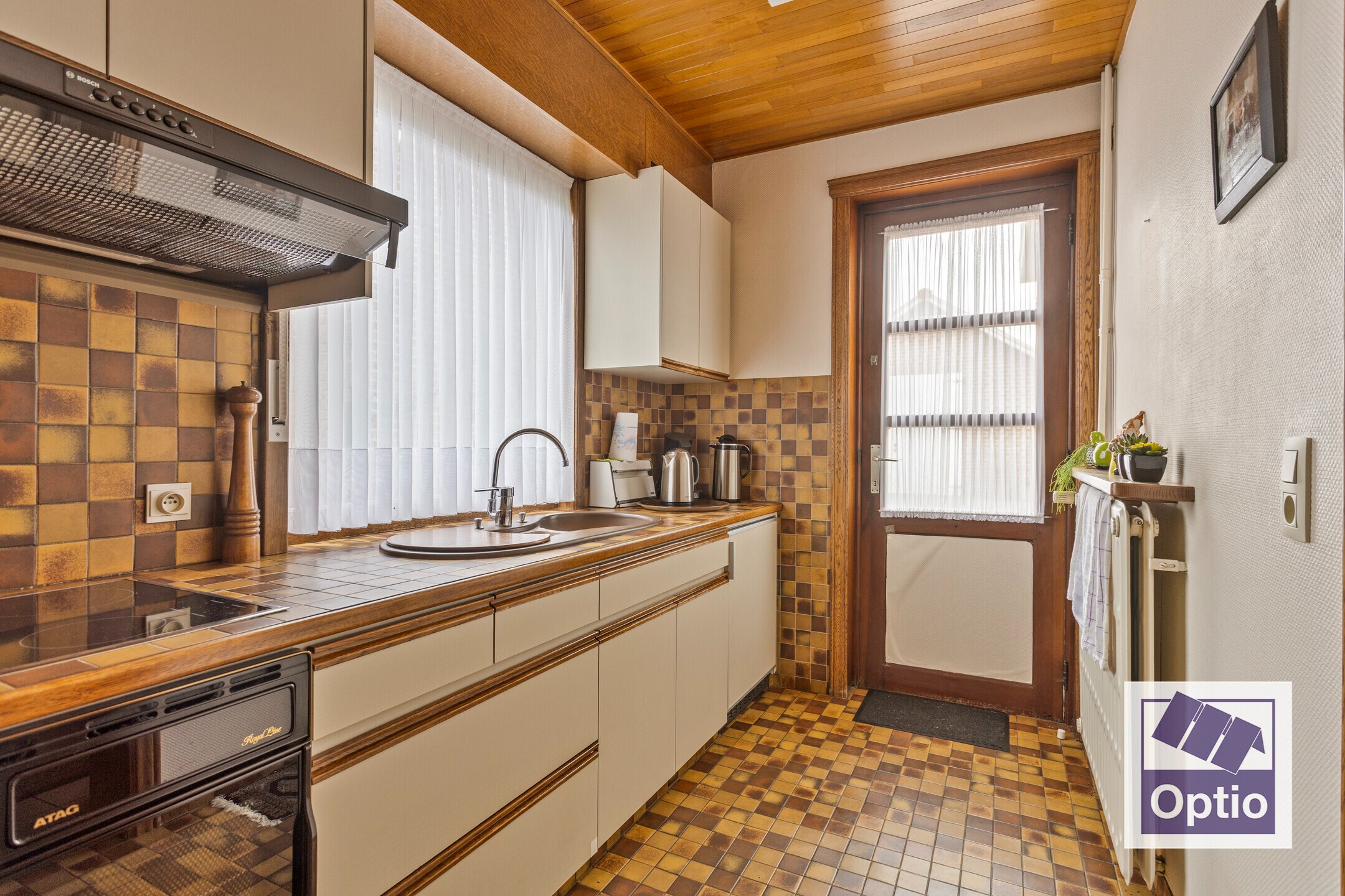 Woning met 5 slaapkamers en grote tuin. 