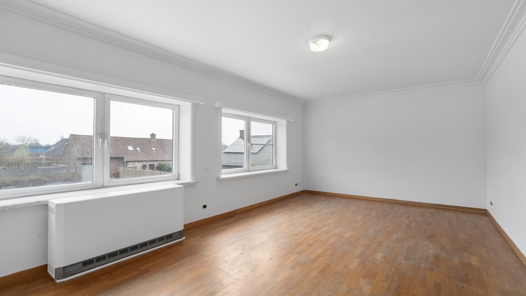 Bedrijfspand met optioneel woonst te huur in Dikkelvenne