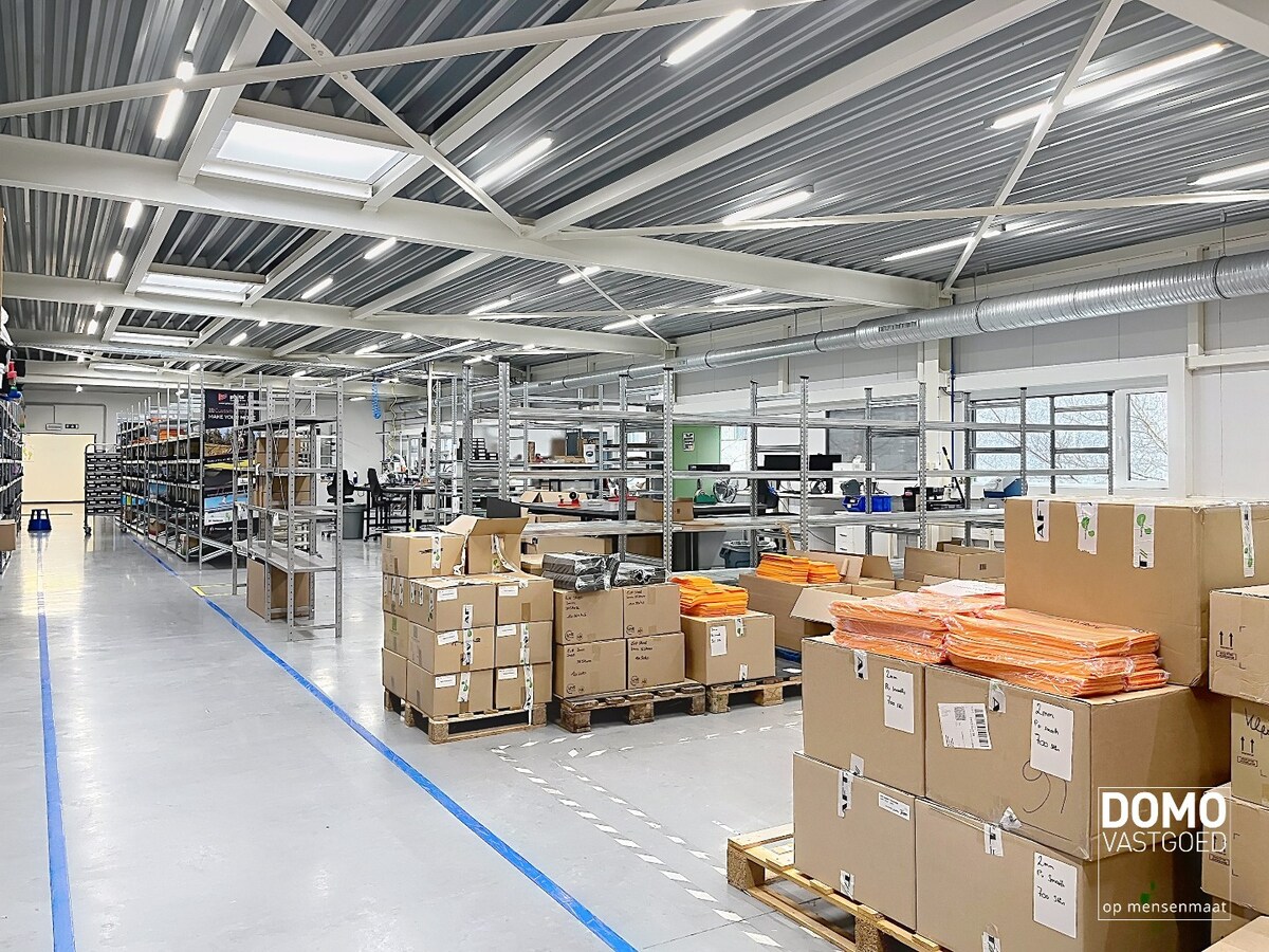 INNOVATIEVE RUIMTE MET LABO, LOGISTIEKE VOORZIENINGEN EN RESEARCH &amp; DEVELOPMENT IN EEN ECO-BEDRIJFSGEBOUW TE PAAL 