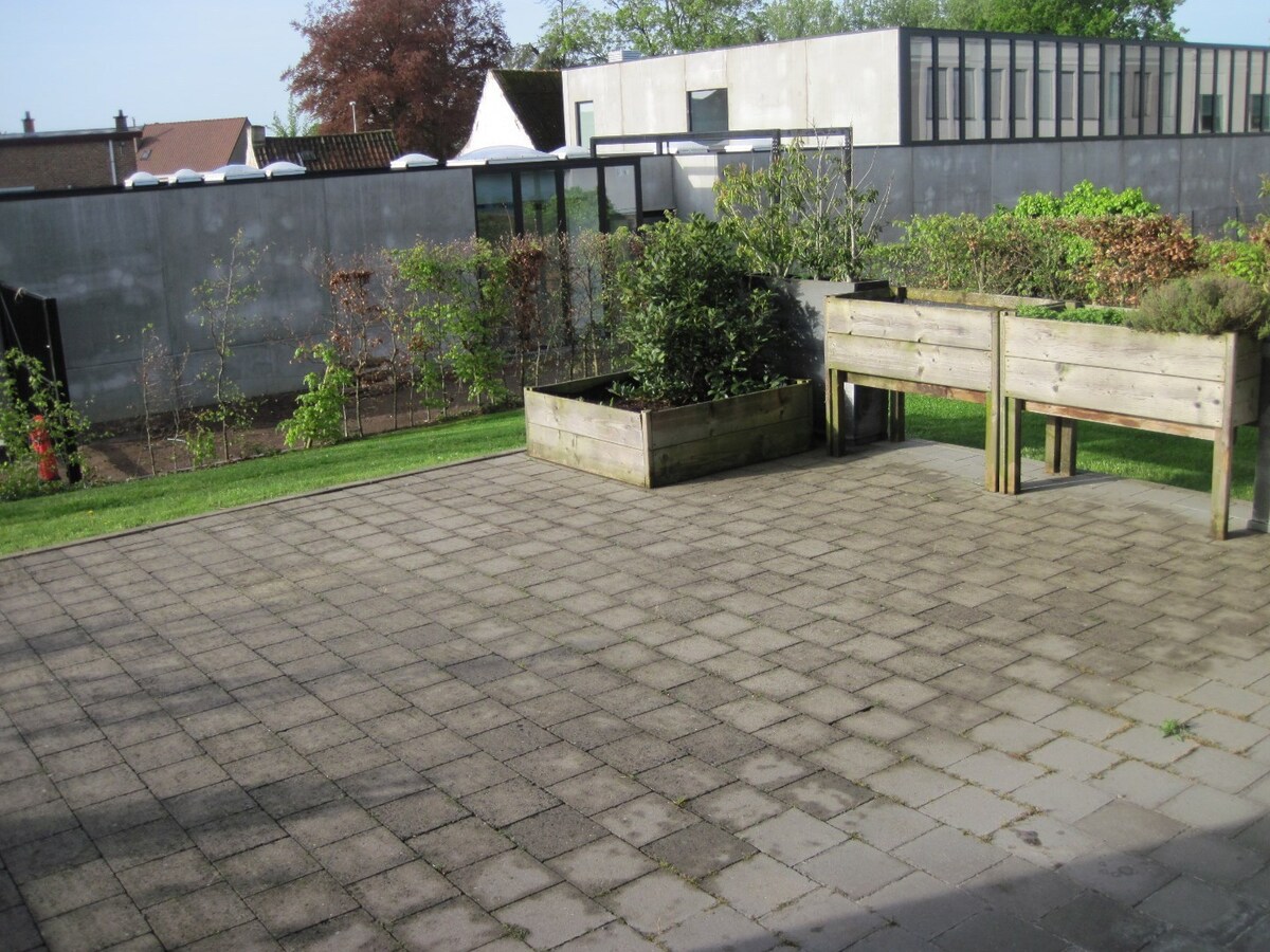 Hedendaags 2-slpk-appartement met groot terras 