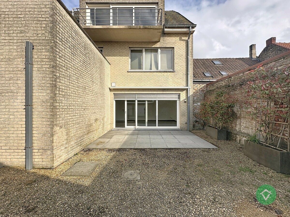 Instapklaar gelijkvloers appartement met staanplaats te Gistel 