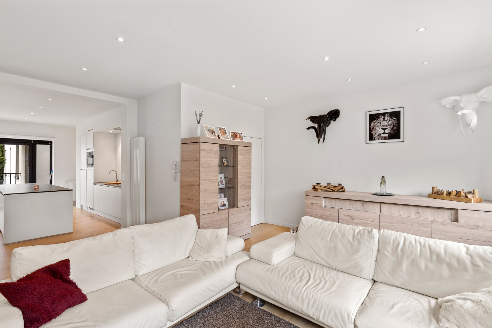 Magnifique appartement de 2 chambres avec terrasse ensoleillée à proximité du centre. 