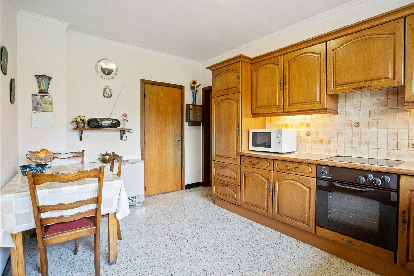 Centraal gelegen woning met 5 slaapkamers op ruim perceel van 982m² 