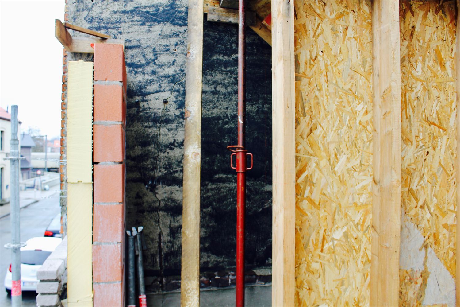 Af te werken woning op perfecte ligging 