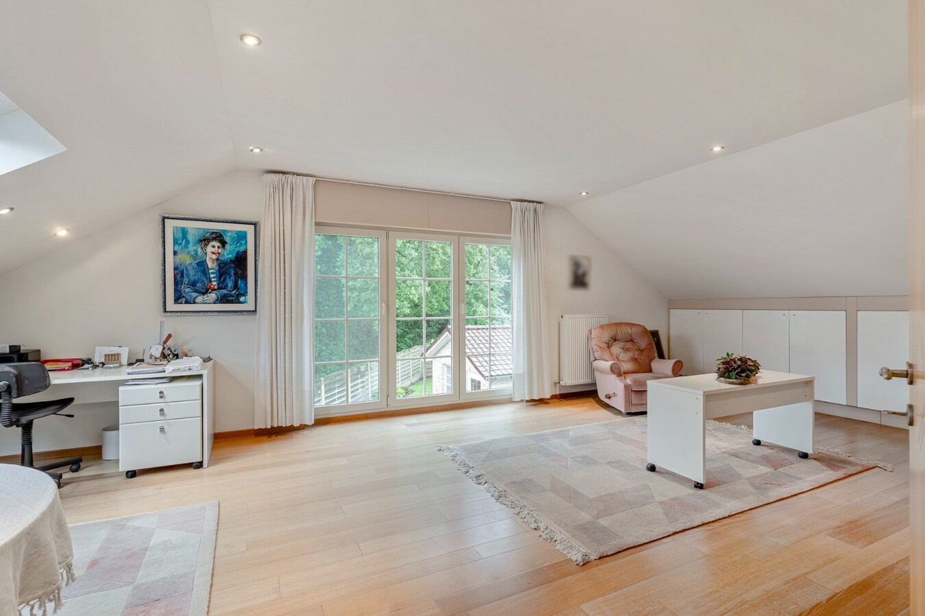 Verrassend ruim , vrijstaand landhuis op een perceel van 6a18ca. 