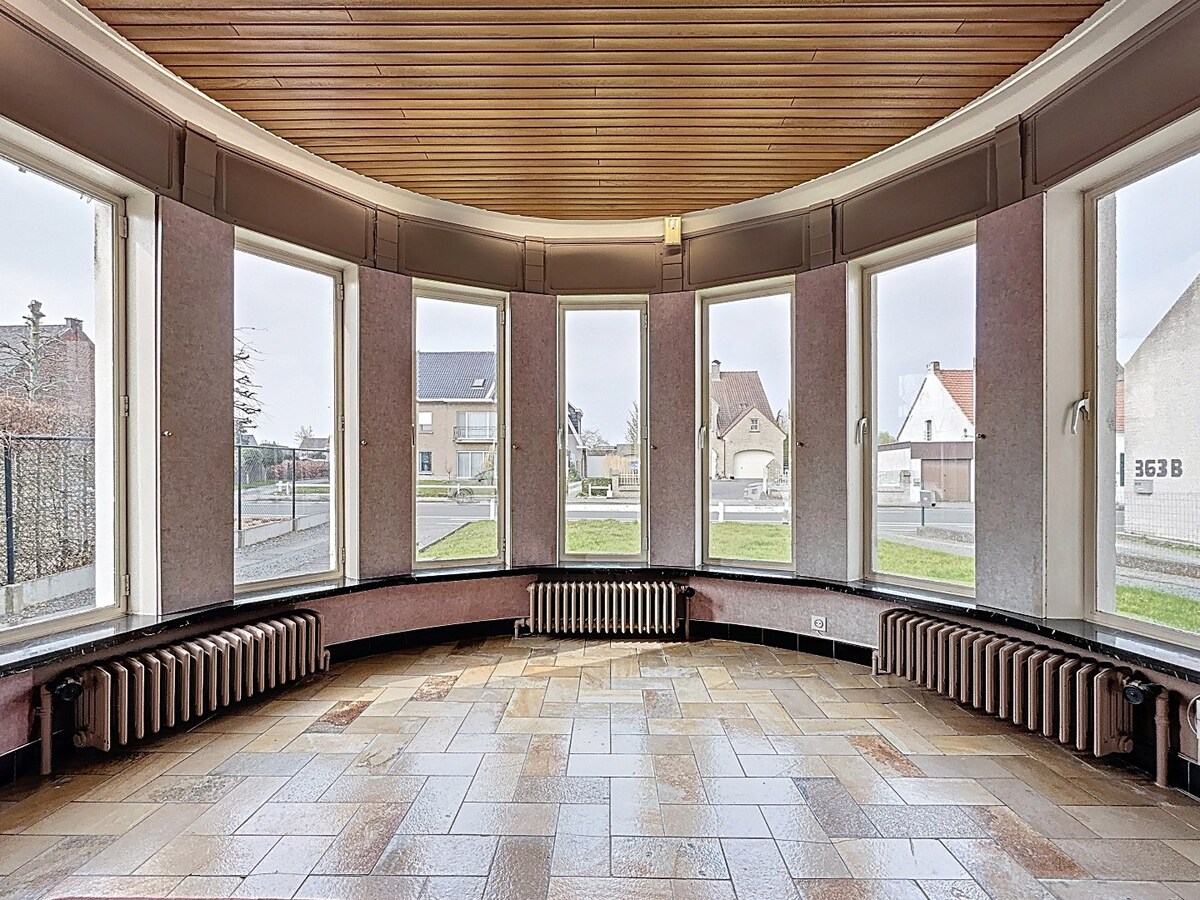 Ruime, karaktervolle woning met zuidgerichte tuin te Hillegem 