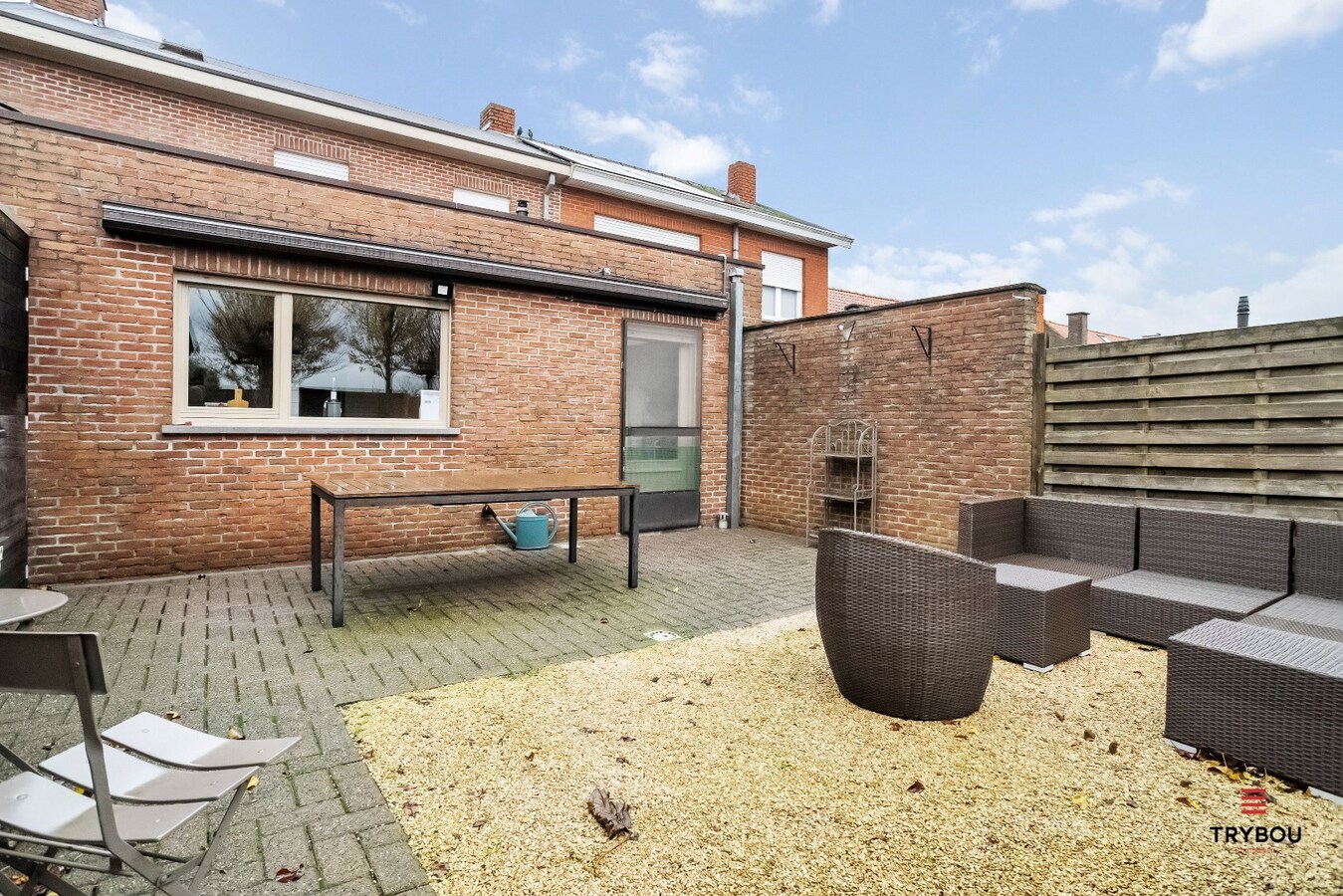 Instapklare halfopen woning met 3 slaapkamers en garage te Oostnieuwkerke 