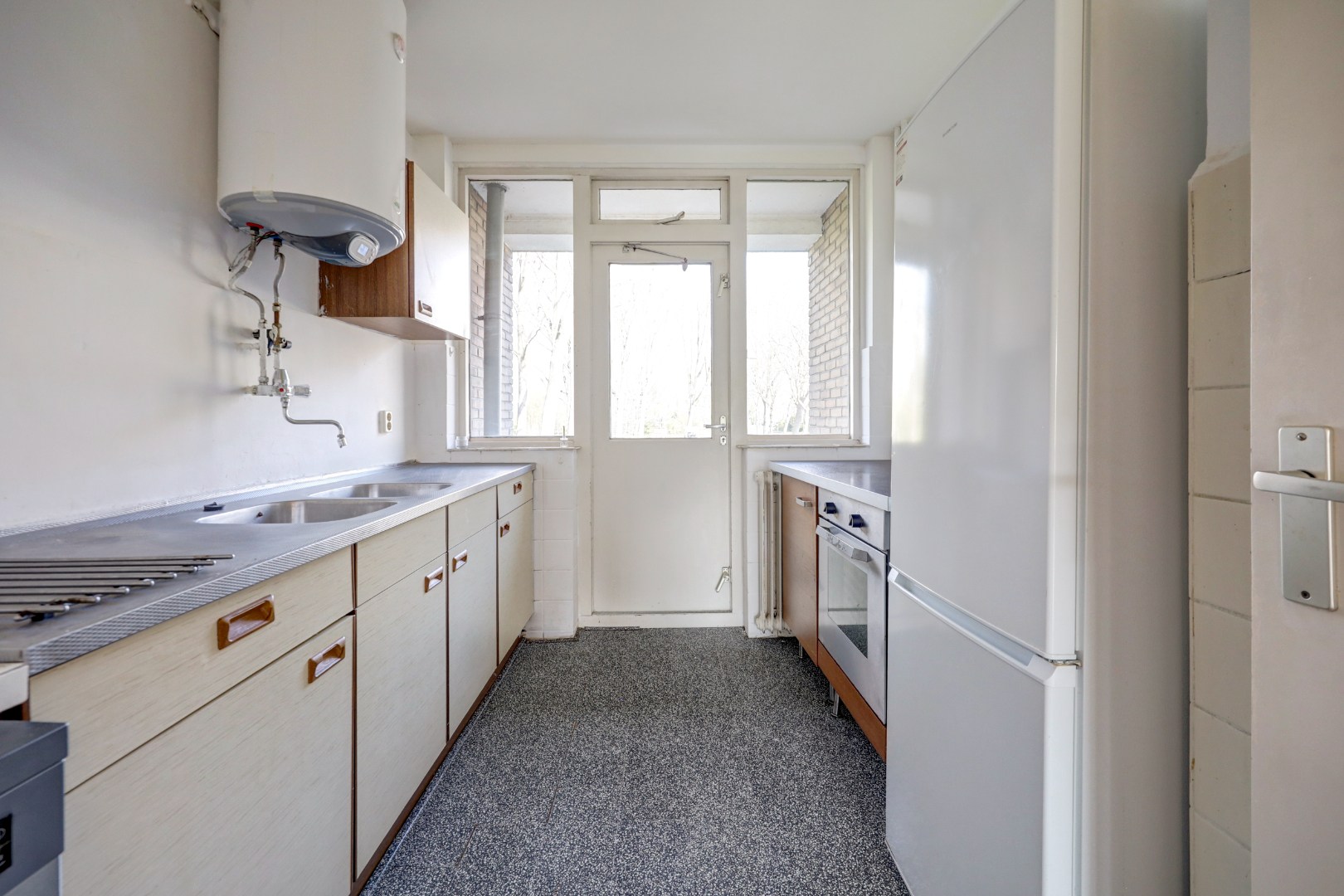 4-kamer appartement op de 1e verdieping, met 2 balkons, berging in de onderbouw en gelegen op eigen grond! 