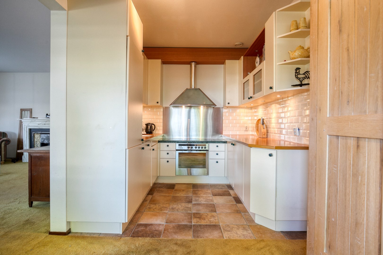 Royale 3 kamer benedenwoning met 2 slaapkamers, ruim terras en is gelegen op eigen grond. 