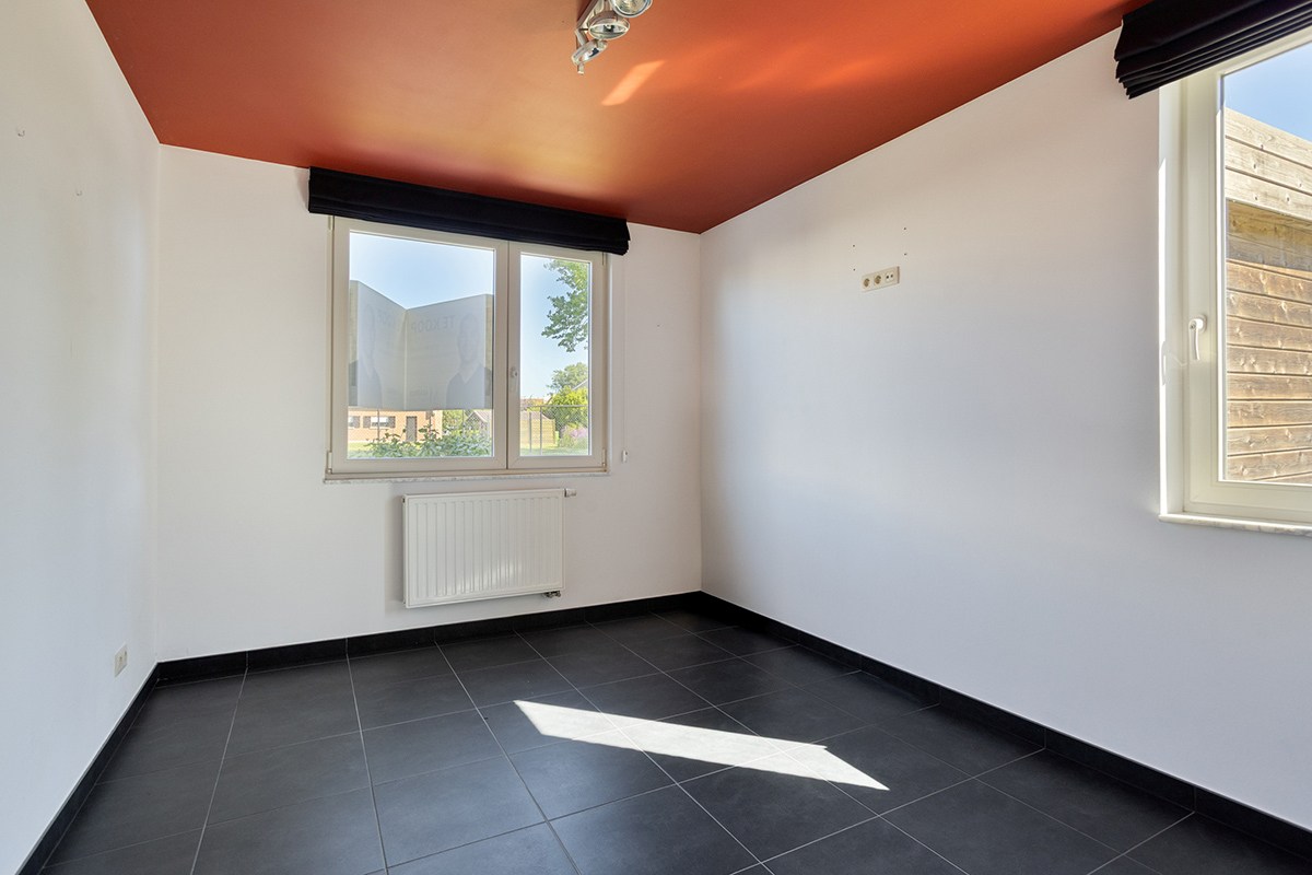 Instapklaar gelijkvloers appartement met groot terras, tuin en garagebox in Kumtich - EPC 104 KWH/m² 