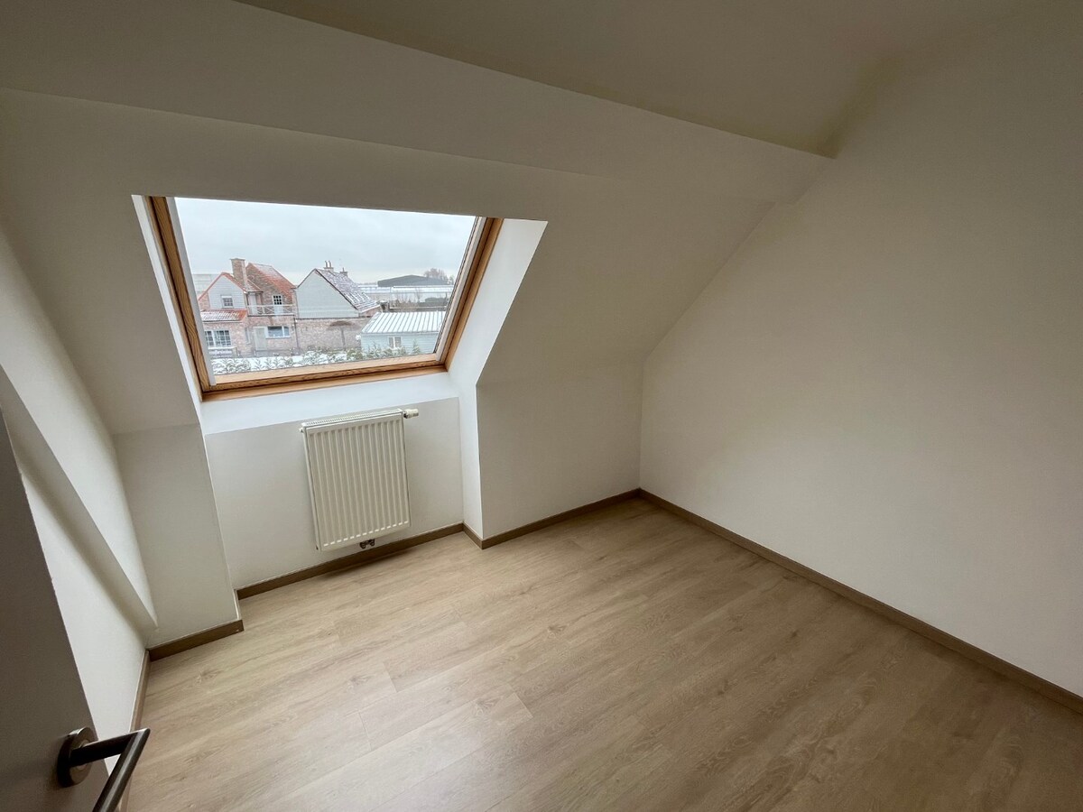 Bijzonder ruime, praktisch ingedeelde gezinswoning 