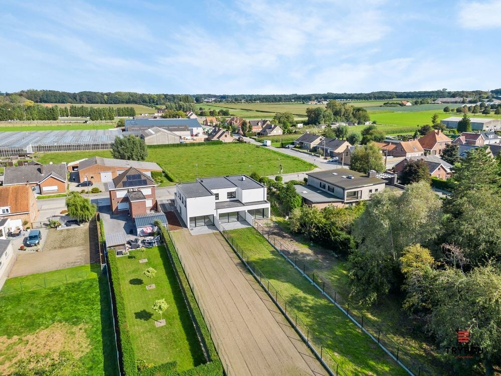 Moderne halfopen nieuwbouwwoning met 3 slaapkamers 