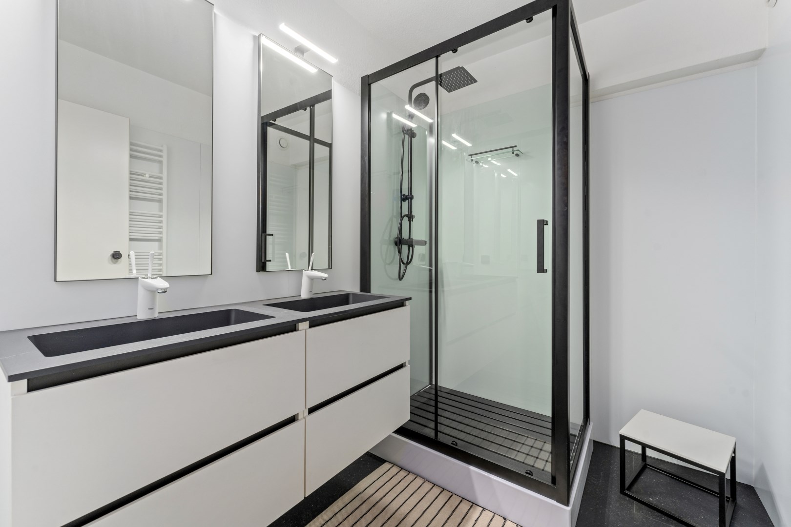 volledig vernieuwd appartement met 2 slaapkamers 