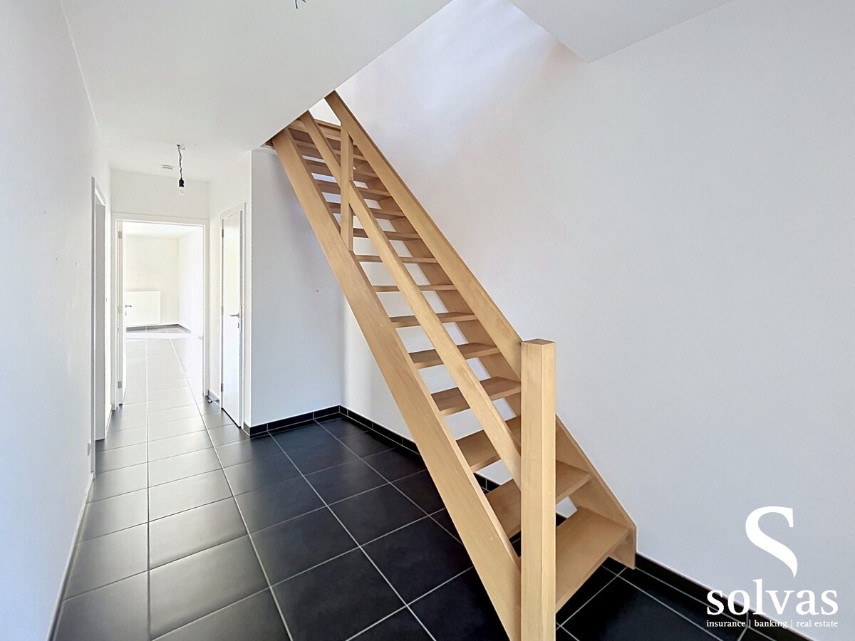 Instapklare ruime halfopen woning met 4 slaapkamers op toplocatie! 