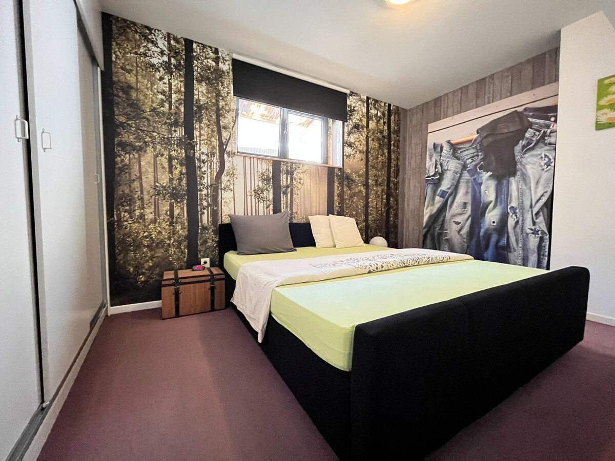 Comfortabel appartement op de 1ste verdieping van een kleinschalige residentie op een steenworp van de historische markt! 