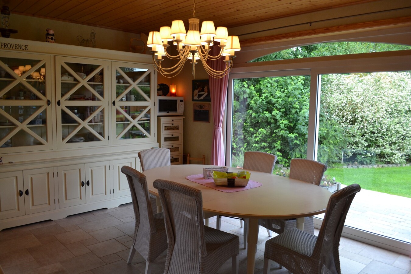 Récente ferme en carré d’environ 18a à Ninove avec possibilités de prairies supplémentaires 