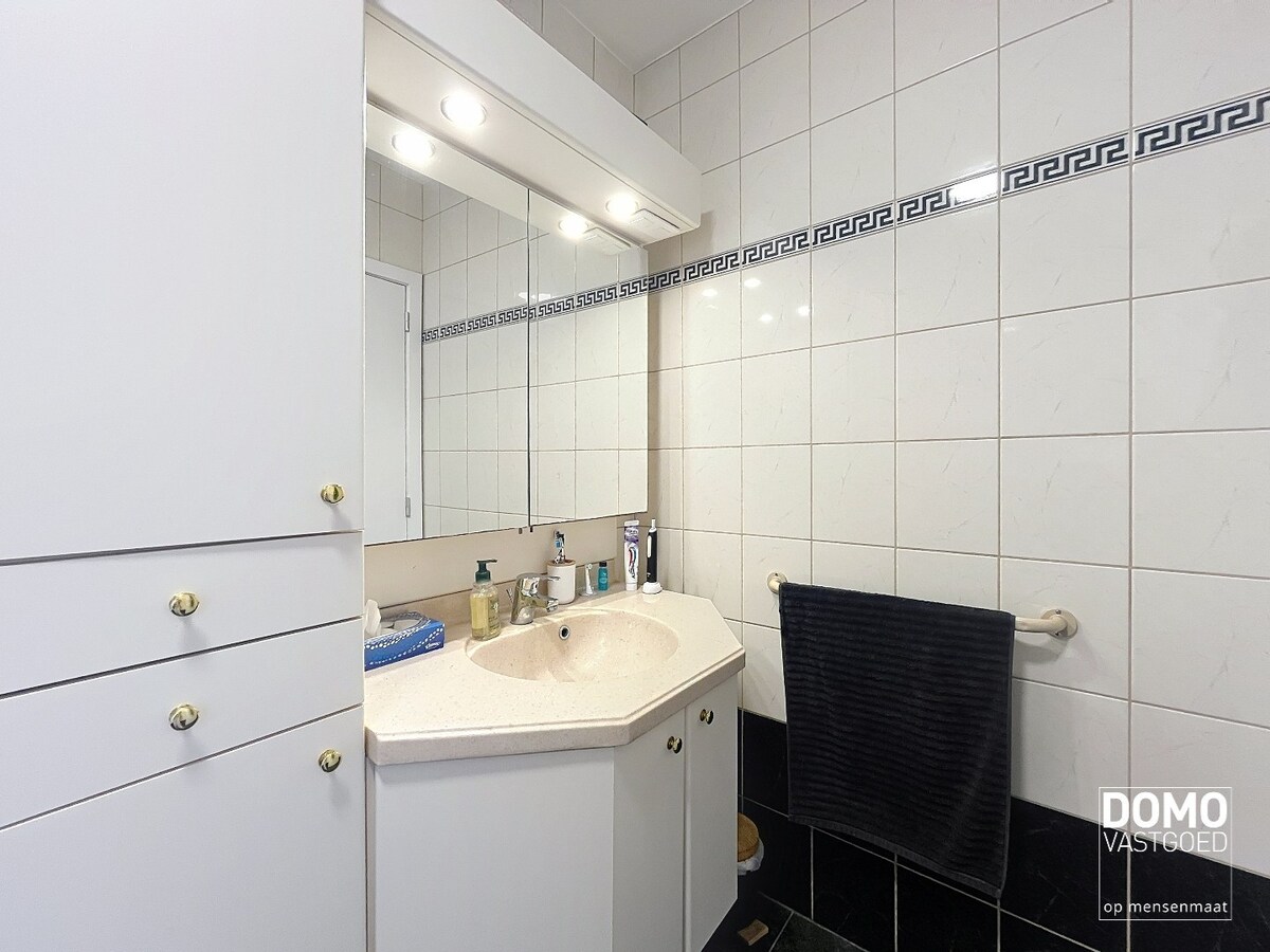 RUIM APPARTEMENT MET TERRAS, 1 SLAAPKAMERS EN PARKEERPLAATS IN HET CENTRUM VAN HASSELT 