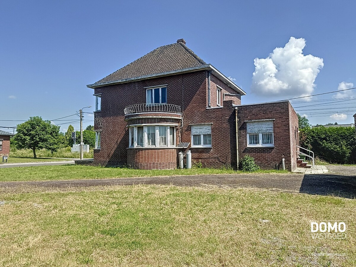 Te renoveren karaktervolle open bebouwing met tuin - mogelijkheid tot creëren extra half open bebouwing 