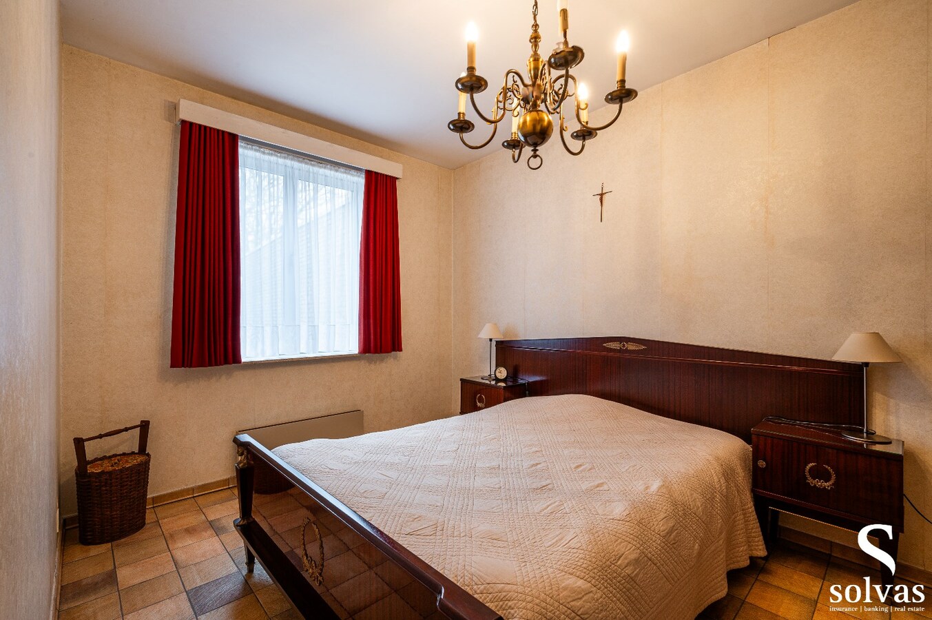 Gebouw met 4 appartementen en 2 handelspanden in centrum Maldegem 