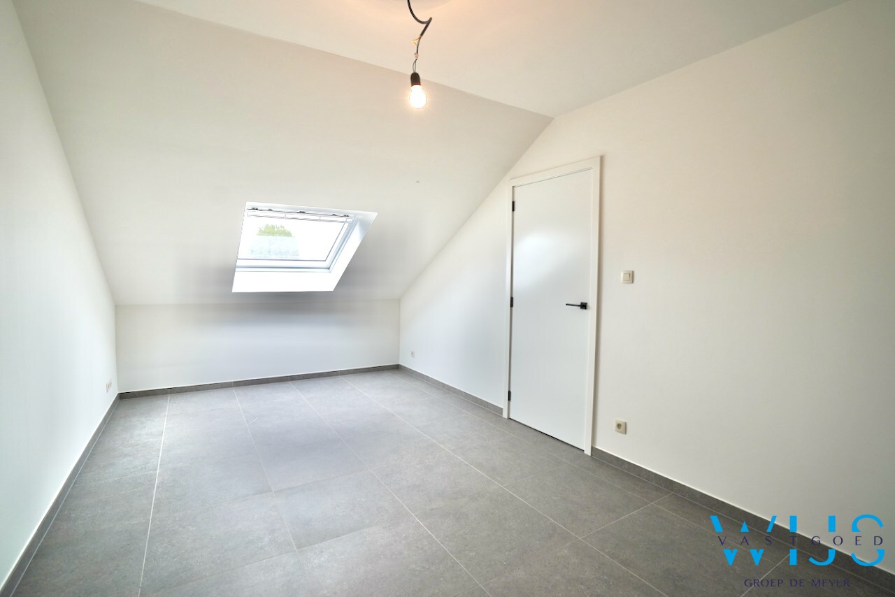Drieslaapkamer appartement met garage in hartje Ertvelde ! 