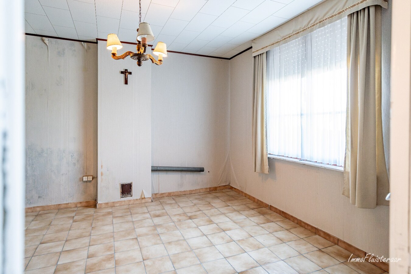 Renovated farmhouse with stables and pasture on approximately 1.7 hectares in Nazareth. 