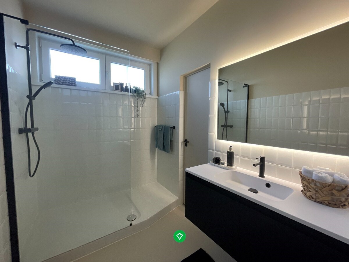 Prachtig ingericht appartement met 2 slaapkamers en terras te Roeselare 