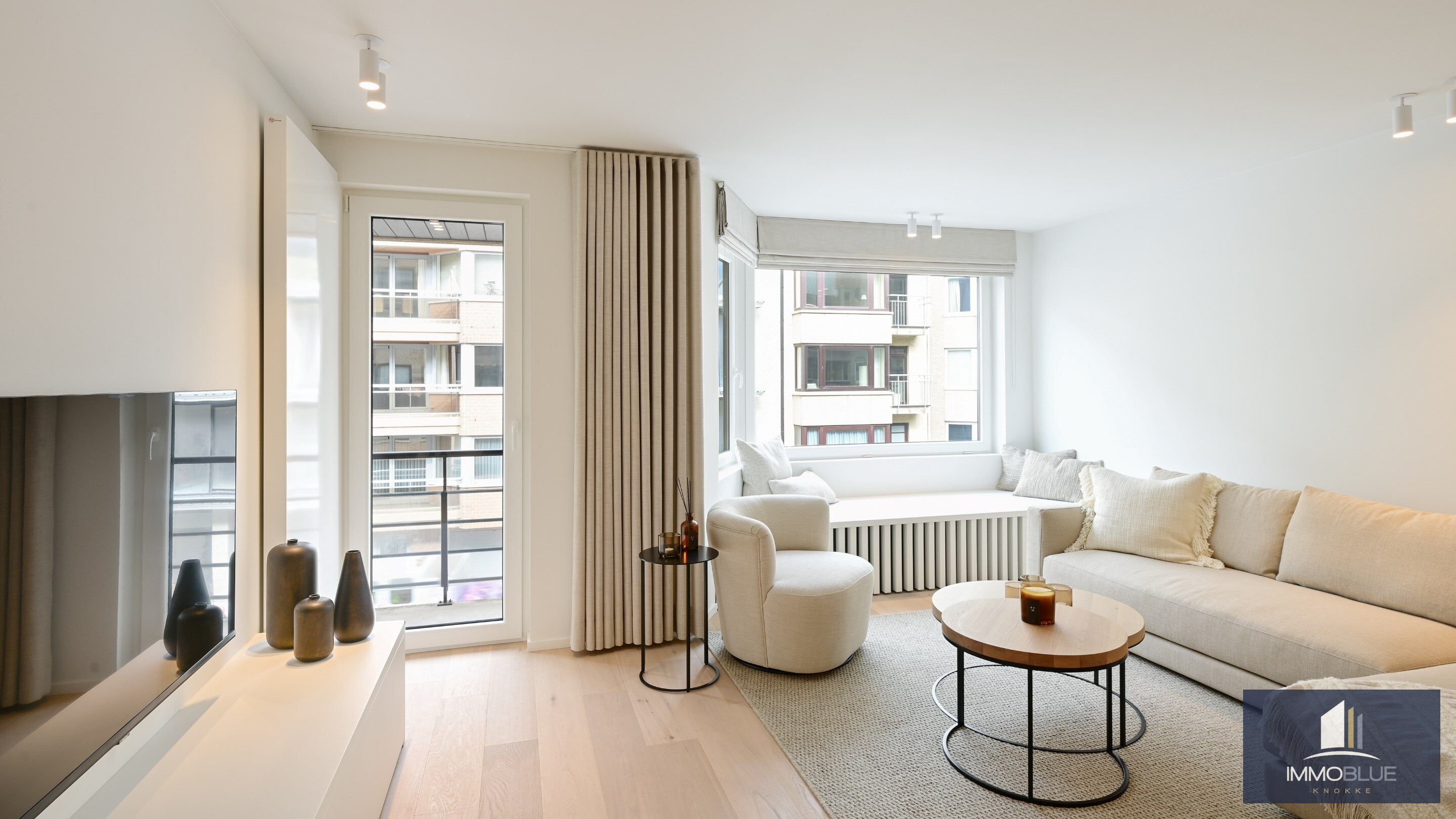 Volledig gerenoveerd appartement met zijdelings zeezicht. 