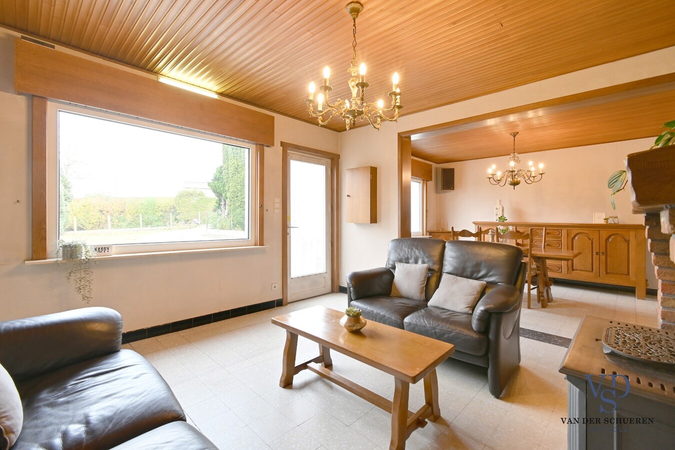 Te renoveren woning met uniek uitzicht op de omliggende akkers 