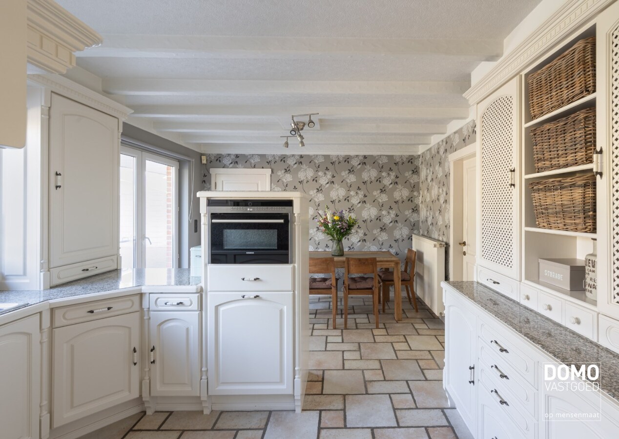 Karaktervolle en ruime gezinswoning in pastorij-/fermettestijl met prachtige tuin en 4 slaapkamers in het groene Kortessem 