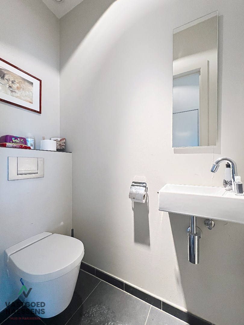 Magnifique appartement d'une chambre avec vue sur le golf et une terrasse ensoleillée. 