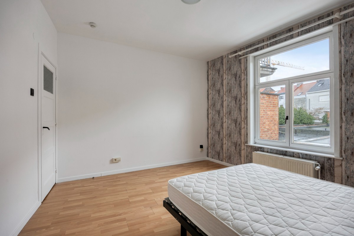 Woning met 4 slaapkamers, 2 badkamers, terras in centrum Leuven ! – EPC 187 kWh/m² - bewoonbare opp. 184m² 