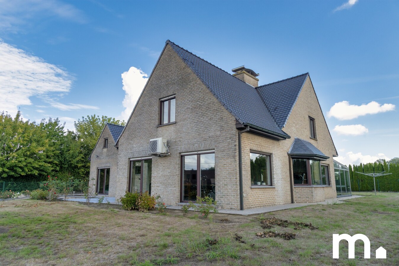 Unieke Villa te Roeselare op 1941m² en 381m² bewoonbare oppervlakte! 