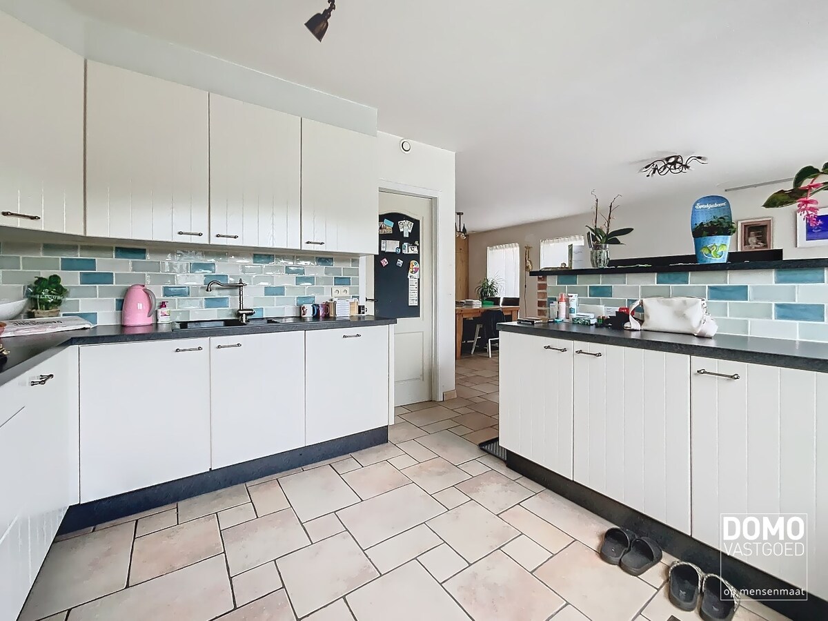 RUIME WONING MET 3 SLAAPKAMERS, TUIN EN RUIME PARKING IN SPALBEEK 