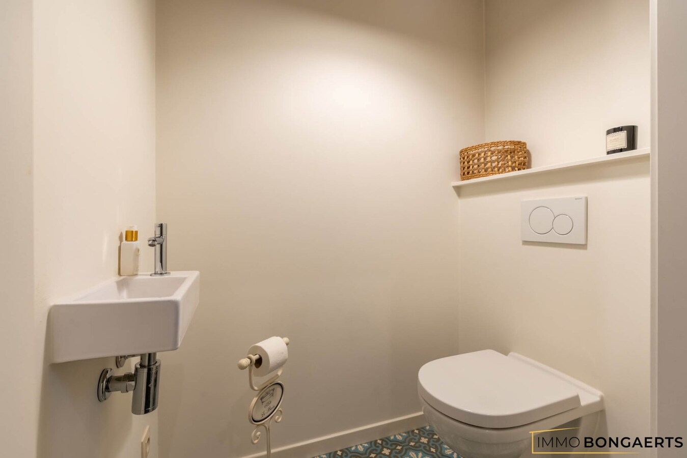 Prachtig afgewerkte woning met praktijkruimte 