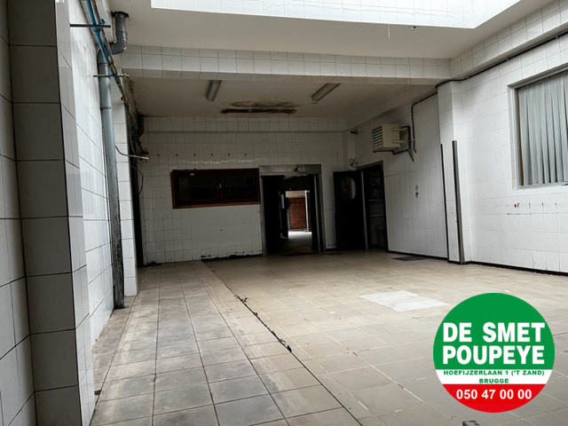 Handelsruimte met opslagplaats 