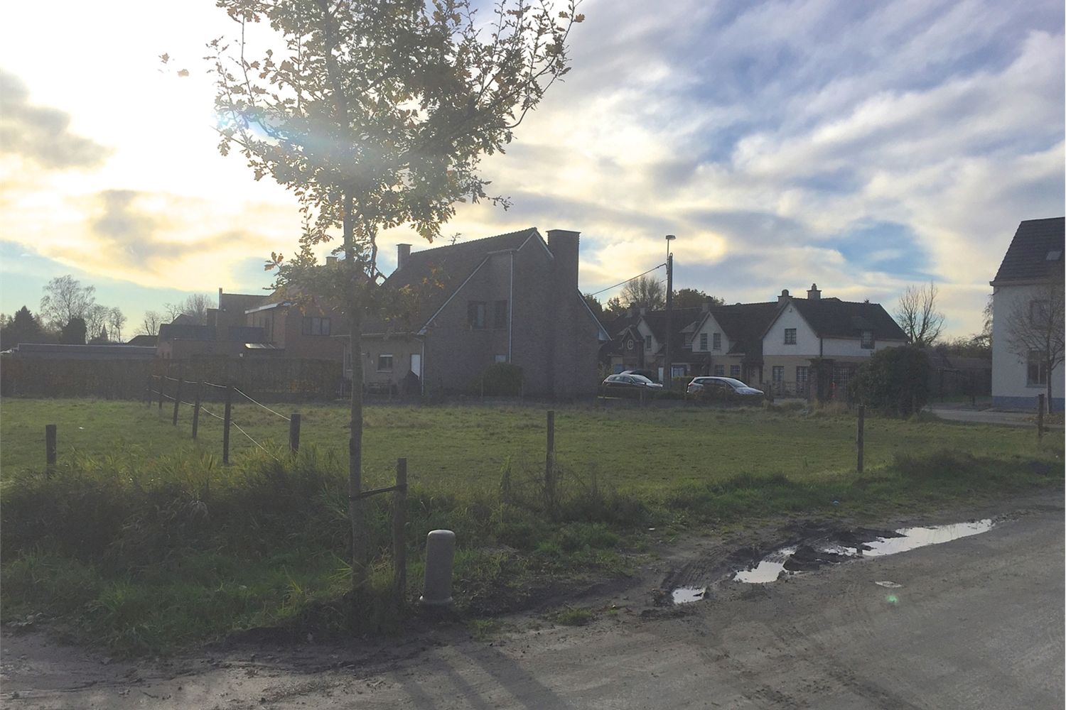 Mooi perceel voor halfopen bebouwing 