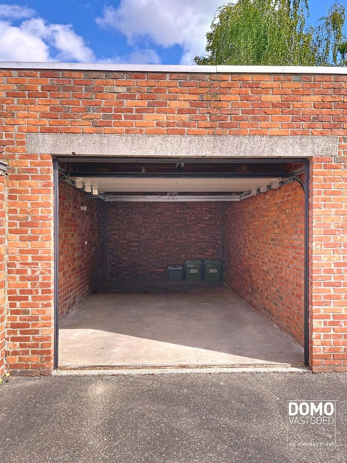 VOLLEDIG GERENOVEERD APPARTEMENT MET TERRAS EN GARAGE TE HASSELT 