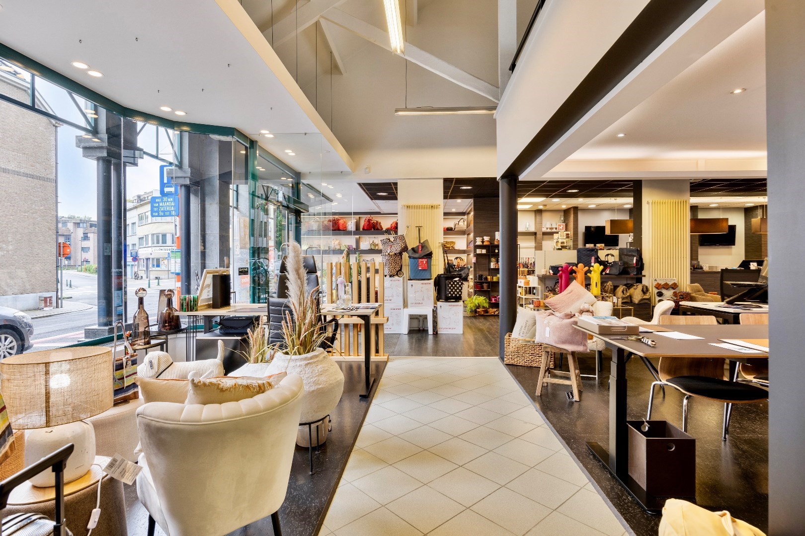 Handelspand centrum Halle met parking 