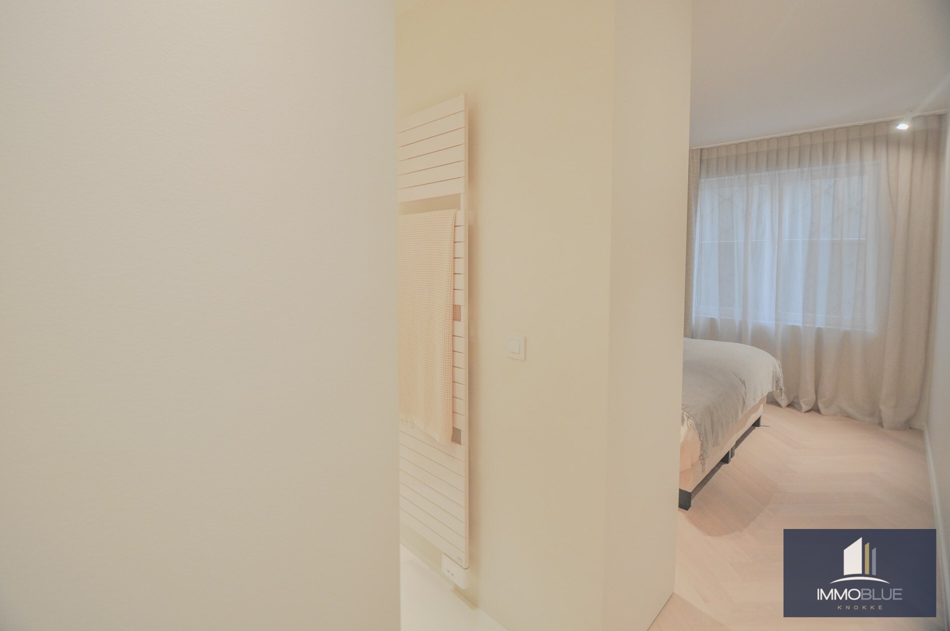 Uitzonderlijk, tijdloos volledig gerenoveerd appartement met een open zicht . 