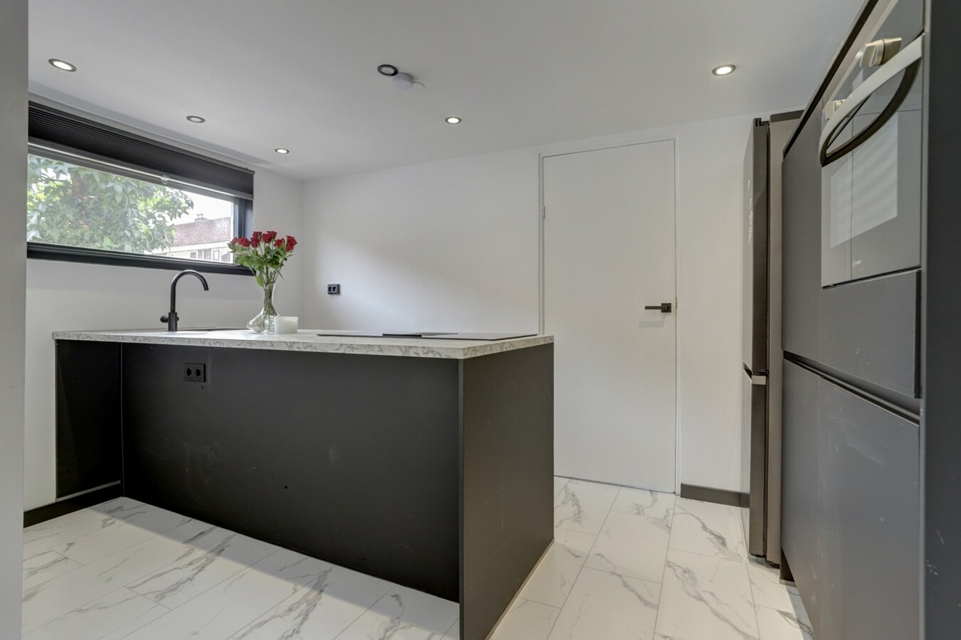 DIT BETREFT EEN WONING MET BIEDEN VANAF PRIJS  € 350.000 K.K. 