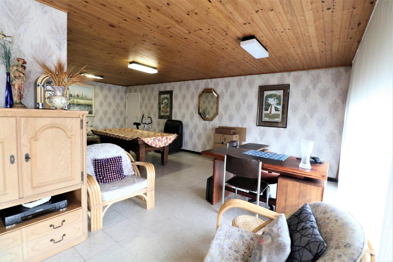 Woning met mogelijkheid tot commmerciële ruimte op 1398m² te Aartrijke 