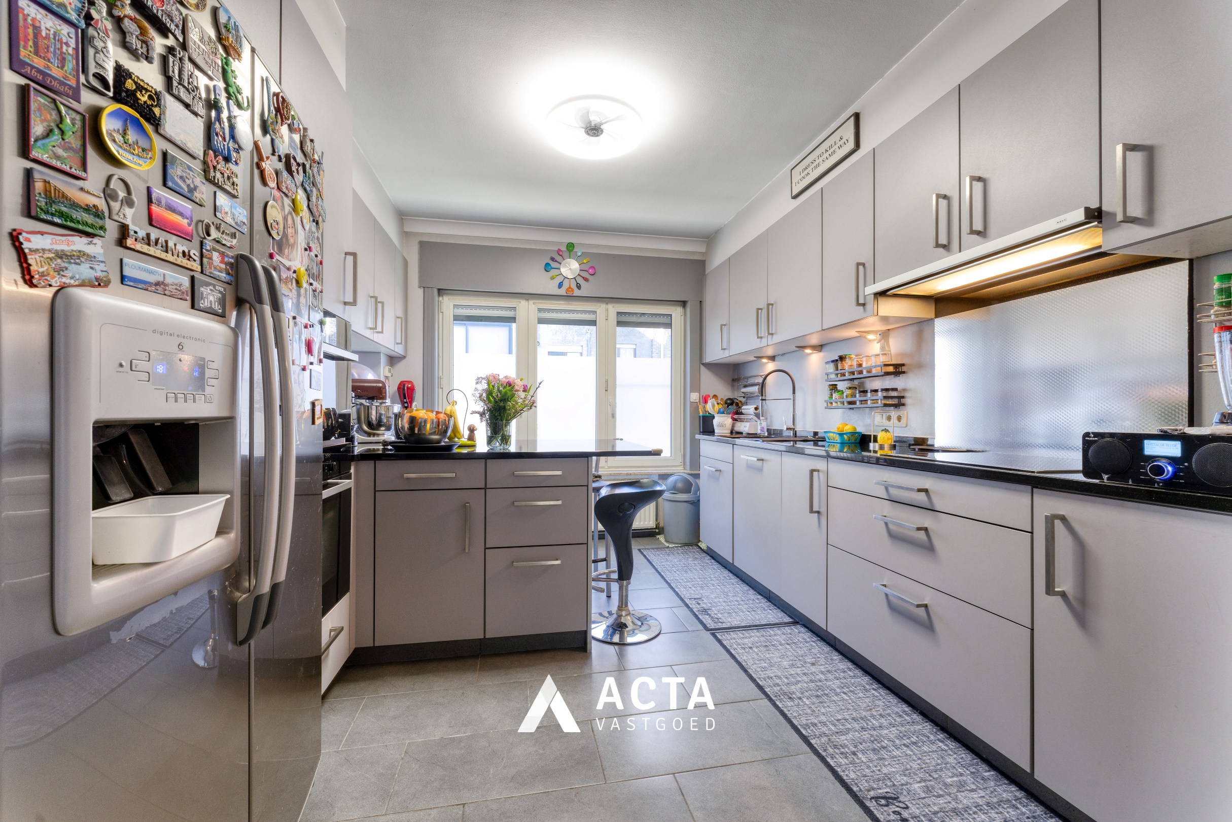 Halfopen bebouwing met vier slaapkamers en dubbele garage in Mariakerke 