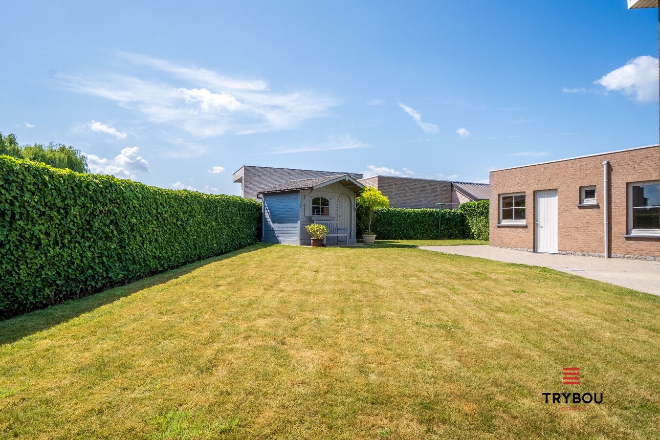 Gezellige en ruime woning met tuin - instapklaar in het hart van Ledegem 