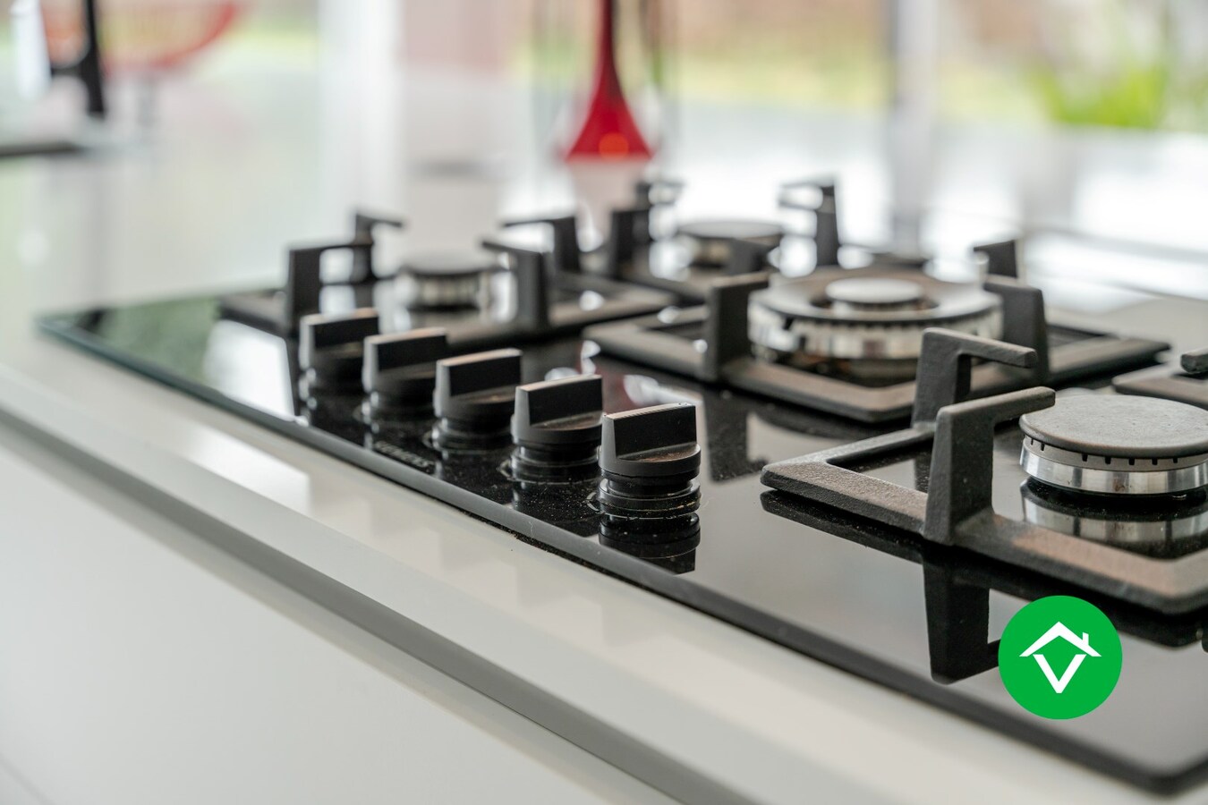 Zeer stijlvolle en instapklare villa te koop in het centrum van Koekelare. 