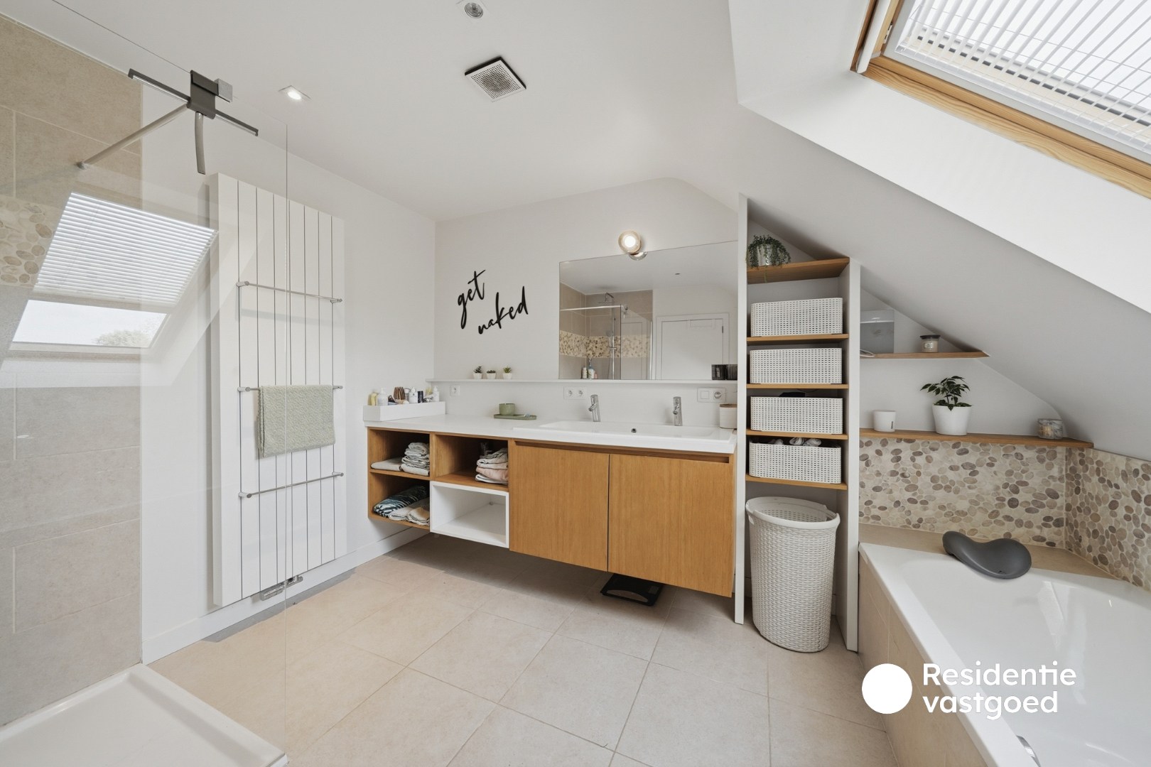 Instapklare woning te koop met garage en tuin! 