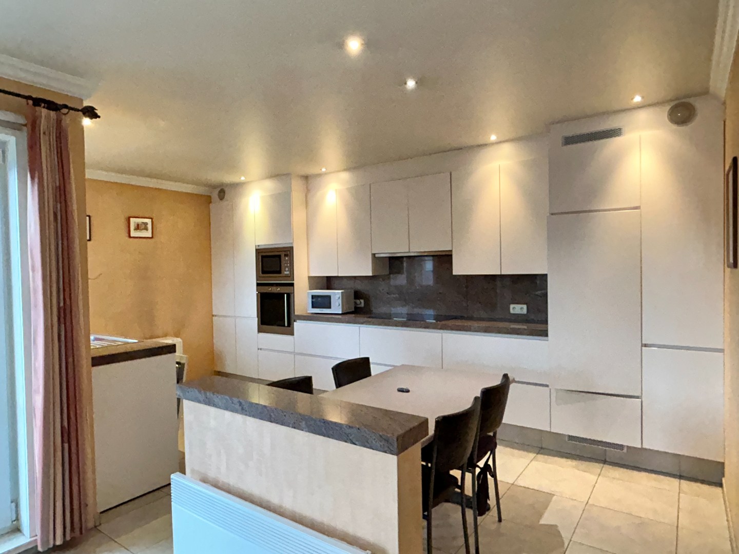 Prachtig hoekappartement met garage en private berging 