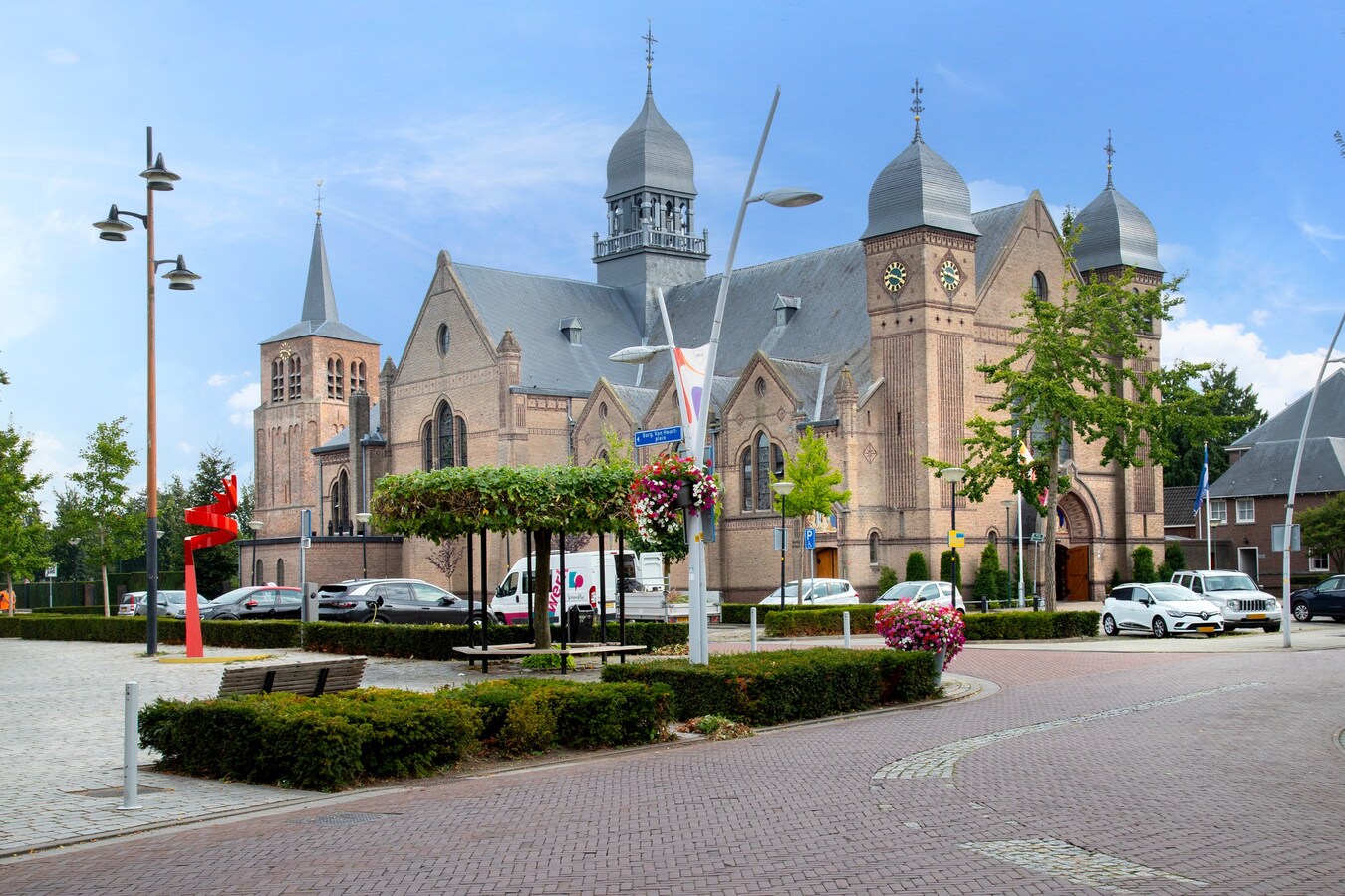 Instapklaar en modern appartement met erfpacht in hartje Bladel – mét eigen parkeerplaats en berging! 