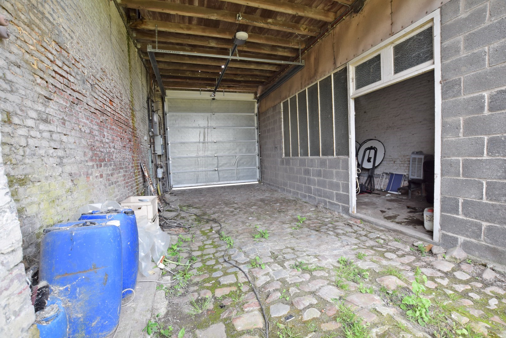 Imposante te renoveren woning op 677m². 