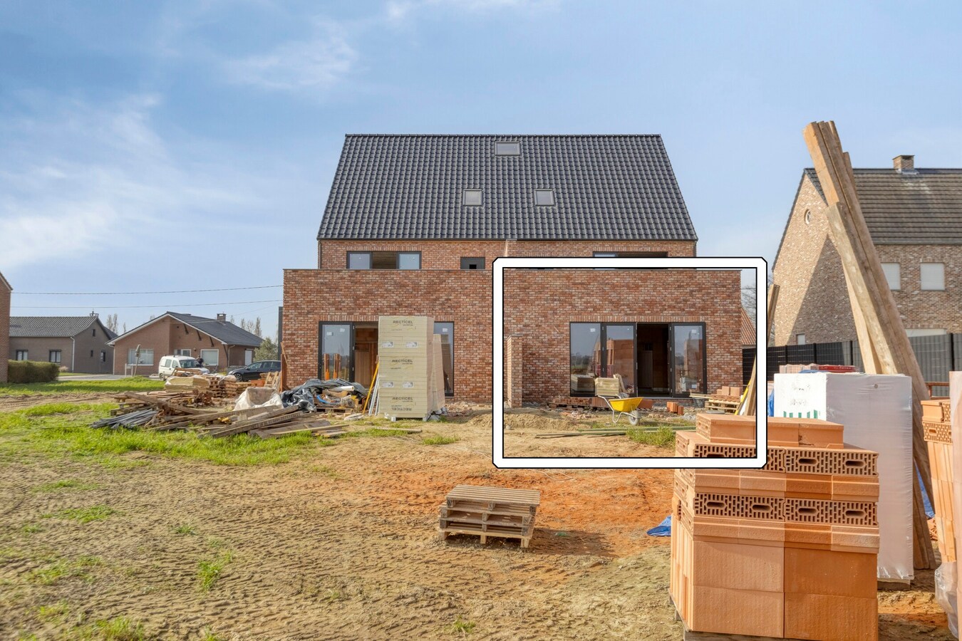 Nieuw gelijkvloers appartement met terras en tuintje 