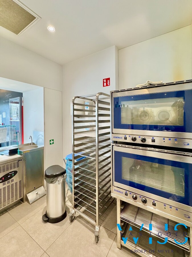 Instapklaar handelspand/lunchzaak in hartje Wachtebeke ! 